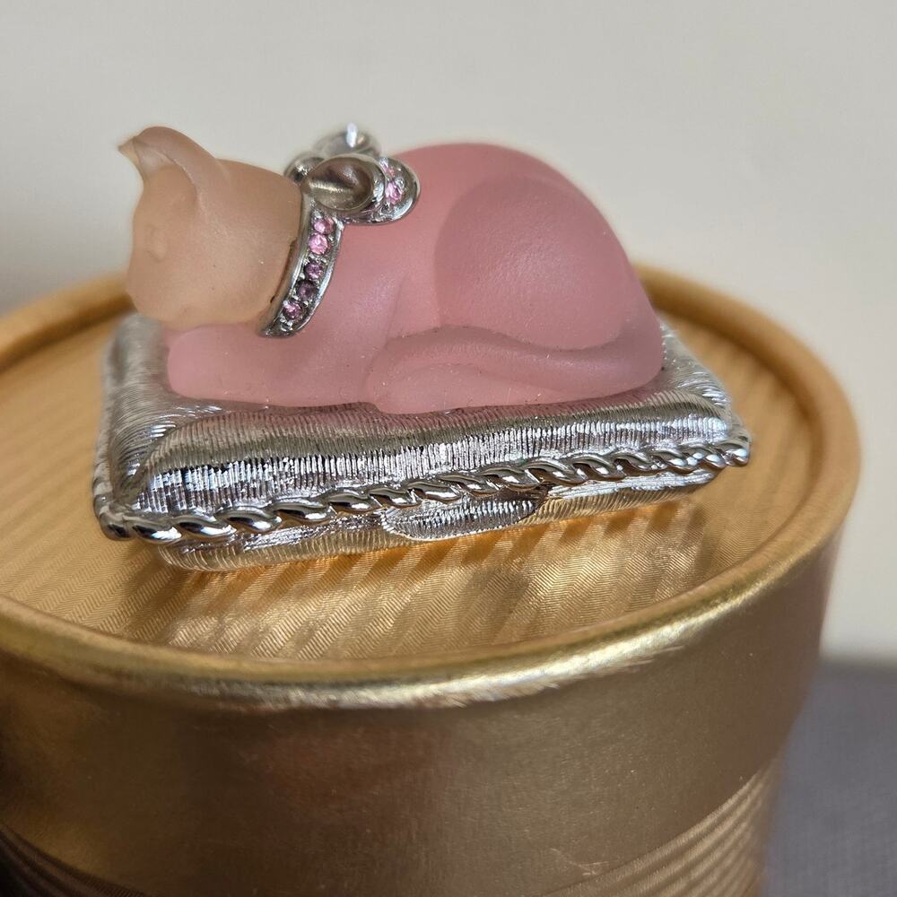 Vtg Estee Lauder 1995 "Cat's Meow" Frosted Pink Solid Perfume Compact Pleasures